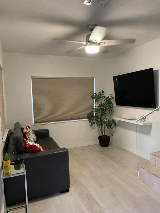 Comfortable Modern Apartment- Central Location. Майами Экстерьер фото